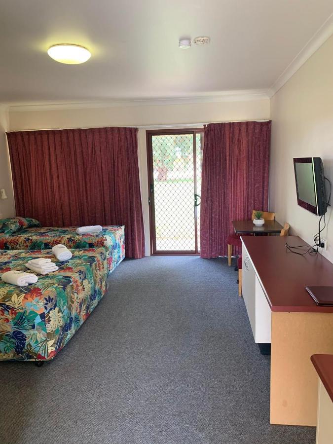 Outback Quarters Motel Hay And Restaurant Екстериор снимка