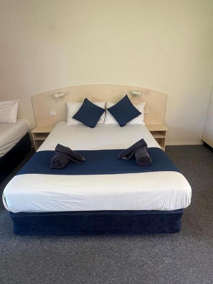 Outback Quarters Motel Hay And Restaurant Екстериор снимка